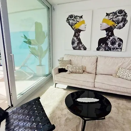Amazing Sea Views, The Wave Apartman *
